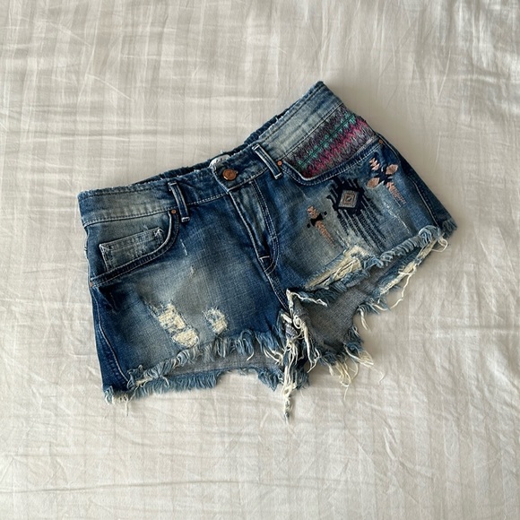 Zara denim shorts Jeans southwestern embroidery size 6 - Picture 1 of 6